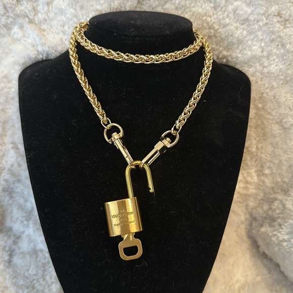 Louis Vuitton Lock & Key # 339 - Picture 2 of 4